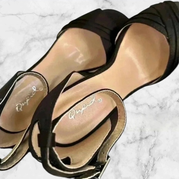 🆕Women’s Black  Satin Sandals - Picture 4 of 12